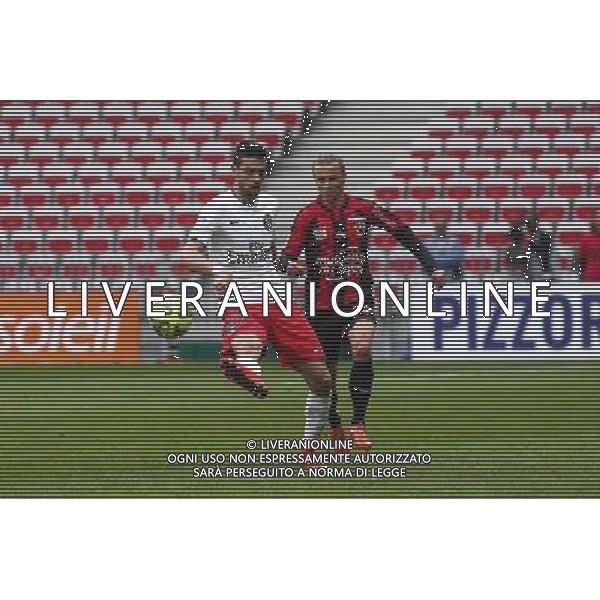 Javier PASTORE / Niklas HULT - 18.04.2015 - Nice / Paris Saint Germain - 33eme journee de Ligue 1 Photo : Serge Haouzi / Icon Sport /Agenzia Aldo Liverani sas - ITALY ONLY - EDITORIAL USE ONLY