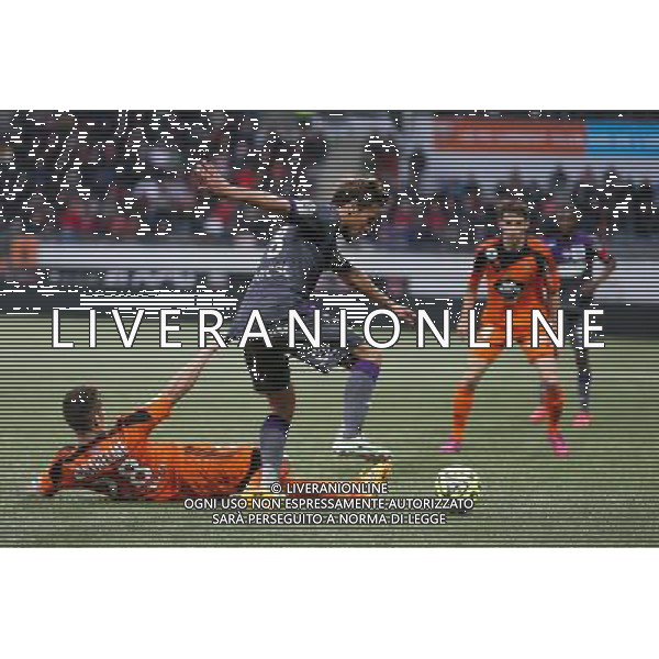 Maxime BARTHELME / Oscar TREJO - 18.04.2015 - Lorient / Toulouse - 33eme journee de Ligue 1 Photo : Vincent Michel / Icon Sport /Agenzia Aldo Liverani sas - ITALY ONLY - EDITORIAL USE ONLY