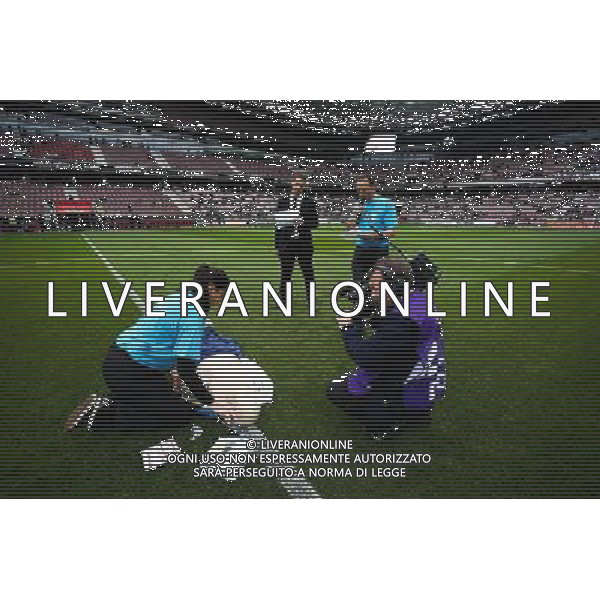 Demonstration Defribilateur - 18.04.2015 - Nice / Paris Saint Germain - 33eme journee de Ligue 1 Photo : Serge Haouzi / Icon Sport AG ALDO LIVERANI SAS ONLY ITALY