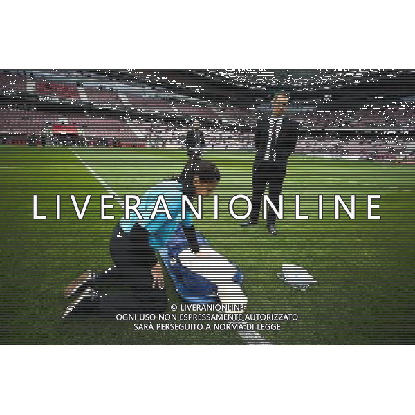 Demonstration Defribilateur - 18.04.2015 - Nice / Paris Saint Germain - 33eme journee de Ligue 1 Photo : Serge Haouzi / Icon Sport AG ALDO LIVERANI SAS ONLY ITALY