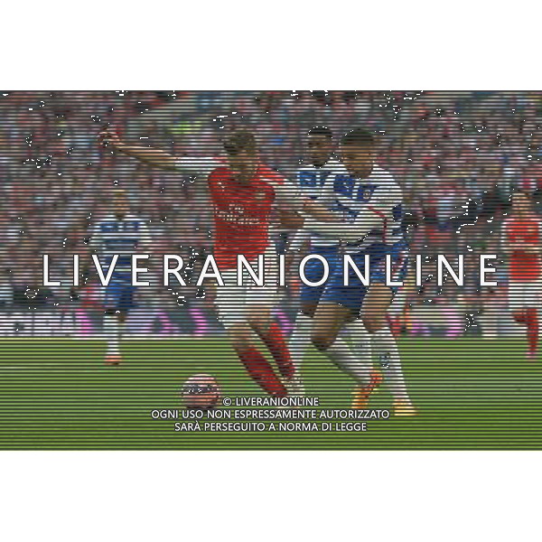 Arsenal\'s Aaron Ramsey shields the ball from \Reading\'s Michael Hector Photographer Ian Cook/CameraSport Football - The FA Cup Semi-Final - Reading v Arsenal - Saturday 18th April 2015 - Wembley - London © CameraSport - 43 Linden Ave. Countesthorpe. Leicester. England. LE8 5PG - Tel: +44 (0) 116 277 4147 - admin@camerasport.com - www.camerasport.com AG ALDO LIVERANI SAS ONLY ITALY