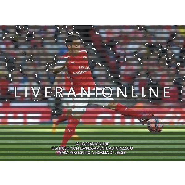 Arsenal\'s Mesut …zil in action during todays match Photographer Ian Cook/CameraSport Football - The FA Cup Semi-Final - Reading v Arsenal - Saturday 18th April 2015 - Wembley - London © CameraSport - 43 Linden Ave. Countesthorpe. Leicester. England. LE8 5PG - Tel: +44 (0) 116 277 4147 - admin@camerasport.com - www.camerasport.com AG ALDO LIVERANI SAS ONLY ITALY