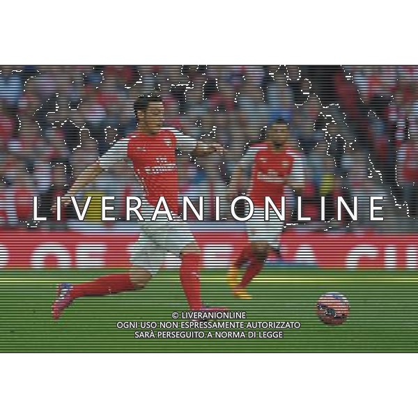 Arsenal\'s Mesut …zil in action during todays match Photographer Ian Cook/CameraSport Football - The FA Cup Semi-Final - Reading v Arsenal - Saturday 18th April 2015 - Wembley - London © CameraSport - 43 Linden Ave. Countesthorpe. Leicester. England. LE8 5PG - Tel: +44 (0) 116 277 4147 - admin@camerasport.com - www.camerasport.com AG ALDO LIVERANI SAS ONLY ITALY
