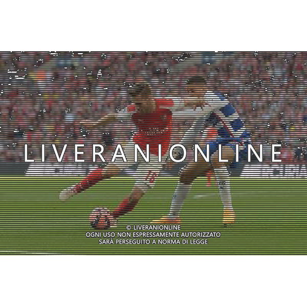 Arsenal\'s Aaron Ramsey shields the ball from \Reading\'s Michael Hector Photographer Ian Cook/CameraSport Football - The FA Cup Semi-Final - Reading v Arsenal - Saturday 18th April 2015 - Wembley - London © CameraSport - 43 Linden Ave. Countesthorpe. Leicester. England. LE8 5PG - Tel: +44 (0) 116 277 4147 - admin@camerasport.com - www.camerasport.com AG ALDO LIVERANI SAS ONLY ITALY