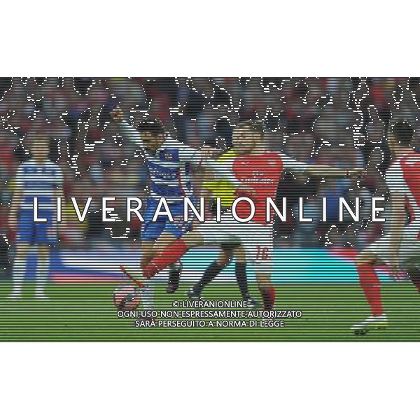 Reading\'s Jem Karacan battles with Arsenal\'s Aaron Ramsey Photographer Ian Cook/CameraSport Football - The FA Cup Semi-Final - Reading v Arsenal - Saturday 18th April 2015 - Wembley - London © CameraSport - 43 Linden Ave. Countesthorpe. Leicester. England. LE8 5PG - Tel: +44 (0) 116 277 4147 - admin@camerasport.com - www.camerasport.com AG ALDO LIVERANI SAS ONLY ITALY