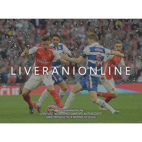 Arsenal\'s Olivier Giroud battles with Reading\'s Alex Pearce Photographer Ian Cook/CameraSport Football - The FA Cup Semi-Final - Reading v Arsenal - Saturday 18th April 2015 - Wembley - London © CameraSport - 43 Linden Ave. Countesthorpe. Leicester. England. LE8 5PG - Tel: +44 (0) 116 277 4147 - admin@camerasport.com - www.camerasport.com AG ALDO LIVERANI SAS ONLY ITALY
