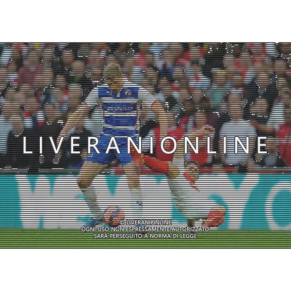 Reading\'s Pavel Pogrebnyak battles with Arsenal\'s Gabriel Photographer Ian Cook/CameraSport Football - The FA Cup Semi-Final - Reading v Arsenal - Saturday 18th April 2015 - Wembley - London © CameraSport - 43 Linden Ave. Countesthorpe. Leicester. England. LE8 5PG - Tel: +44 (0) 116 277 4147 - admin@camerasport.com - www.camerasport.com AG ALDO LIVERANI SAS ONLY ITALY