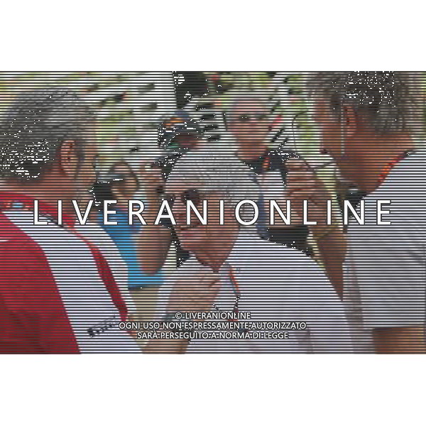 (L to R): Maurizio Arrivabene (ITA) Ferrari Team Principal with Bernie Ecclestone (GBR) and Eddie Jordan (IRE) BBC Television Pundit. 19.04.2015. Formula 1 World Championship, Rd 4, Bahrain Grand Prix, Sakhir, Bahrain, Race Day. AG ALDO LIVERANI SAS ONLY ITALY