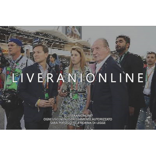 Princess Beatrice (GBR) (Centre) with Former Spanish King Juan Carlos (Right), on the grid. 19.04.2015. Formula 1 World Championship, Rd 4, Bahrain Grand Prix, Sakhir, Bahrain, Race Day. AG ALDO LIVERANI SAS ONLY ITALY