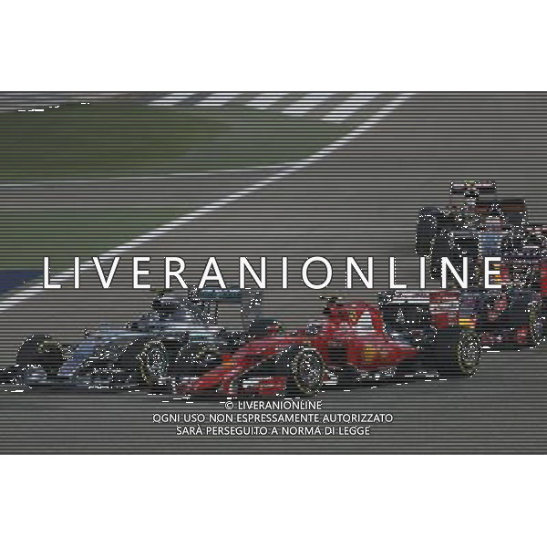 Nico Rosberg (GER) Mercedes AMG F1 W06 and Kimi Raikkonen (FIN) Ferrari SF15-T at the start of the race. 19.04.2015. Formula 1 World Championship, Rd 4, Bahrain Grand Prix, Sakhir, Bahrain, Race Day. AG ALDO LIVERANI SAS ONLY ITALY