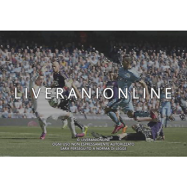 West Ham United\'s Carl Jenkinson and goalkeeper Adrian combine to prevent Manchester City\'s Sergio Aguero scoring Photographer Stephen White/CameraSport Football - Barclays Premiership - Manchester City v West Ham United - Sunday 19th April 2015 - Etihad Stadium - Manchester © CameraSport - 43 Linden Ave. Countesthorpe. Leicester. England. LE8 5PG - Tel: +44 (0) 116 277 4147 - admin@camerasport.com - www.camerasport.com AG ALDO LIVERANI SAS ONLY ITALY