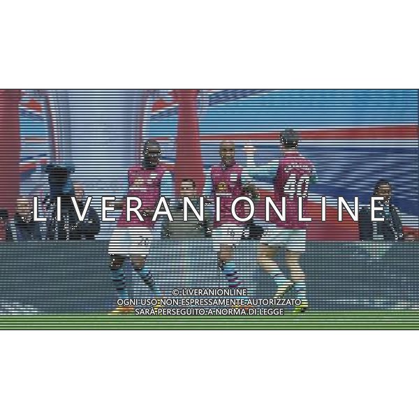 Aston Villa\'s Christian Benteke celebrates scoring his sides first goal Photographer Ian Cook/CameraSport Football - The FA Cup Semi-Final - Aston Villa v Liverpool - Sunday 19th April 2015 - Wembley - London © CameraSport - 43 Linden Ave. Countesthorpe. Leicester. England. LE8 5PG - Tel: +44 (0) 116 277 4147 - admin@camerasport.com - www.camerasport.com AG ALDO LIVERANI SAS ONLY ITALY