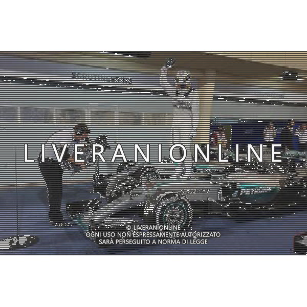 Race winner Lewis Hamilton (GBR) Mercedes AMG F1 W06 celebrates in parc ferme. 19.04.2015. Formula 1 World Championship, Rd 4, Bahrain Grand Prix, Sakhir, Bahrain, Race Day. /Agenzia Aldo Liverani sas - ITALY ONLY - EDITORIAL USE ONLY - GARA