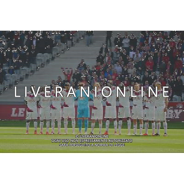 Groupe Bordeaux - une minute de silence pour Chloe - 19.04.2015 - Lille / Bordeaux - 33eme journee de Ligue 1 Photo : Dave Winter / Icon Sport /Agenzia Aldo Liverani sas - ITALY ONLY - EDITORIAL USE ONLY