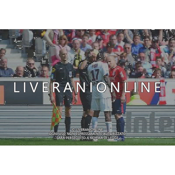 Cartons jaune - Andre BIYOGO POKO / Florent BALMONT - 19.04.2015 - Lille / Bordeaux - 33eme journee de Ligue 1 Photo : Dave Winter / Icon Sport /Agenzia Aldo Liverani sas - ITALY ONLY - EDITORIAL USE ONLY