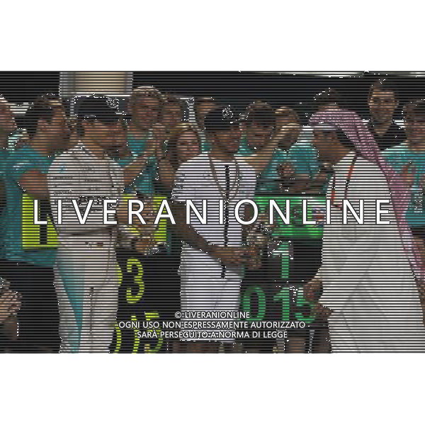 Third placed Nico Rosberg (GER) Mercedes AMG F1 and race winner Lewis Hamilton (GBR) Mercedes AMG F1 celebrate with the team. 19.04.2015. Formula 1 World Championship, Rd 4, Bahrain Grand Prix, Sakhir, Bahrain, Race Day. AG ALDO LIVERANI SAS ONLY ITALY