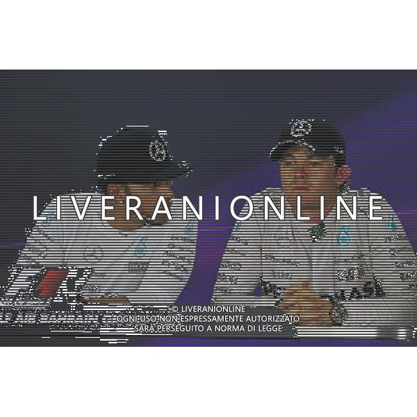 (L to R): Race winner Lewis Hamilton (GBR) Mercedes AMG F1 and third placed team mate Nico Rosberg (GER) Mercedes AMG F1 in the post race FIA Press Conference. 19.04.2015. Formula 1 World Championship, Rd 4, Bahrain Grand Prix, Sakhir, Bahrain, Race Day. AG ALDO LIVERANI SAS ONLY ITALY