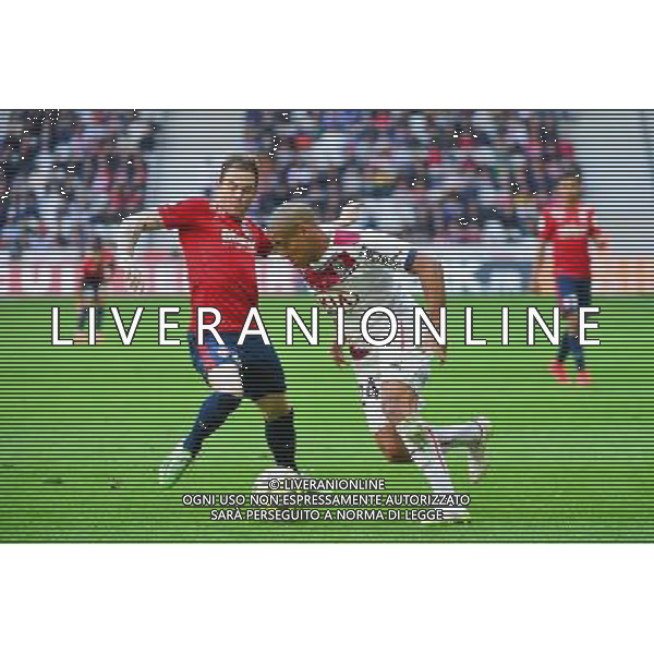 Wahbi KHAZRI / Nolan ROUX - 19.04.2015 - Lille / Bordeaux - 33eme journee de Ligue 1 Photo : Dave Winter / Icon Sport AG ALDO LIVERANI SAS ONLY ITALY