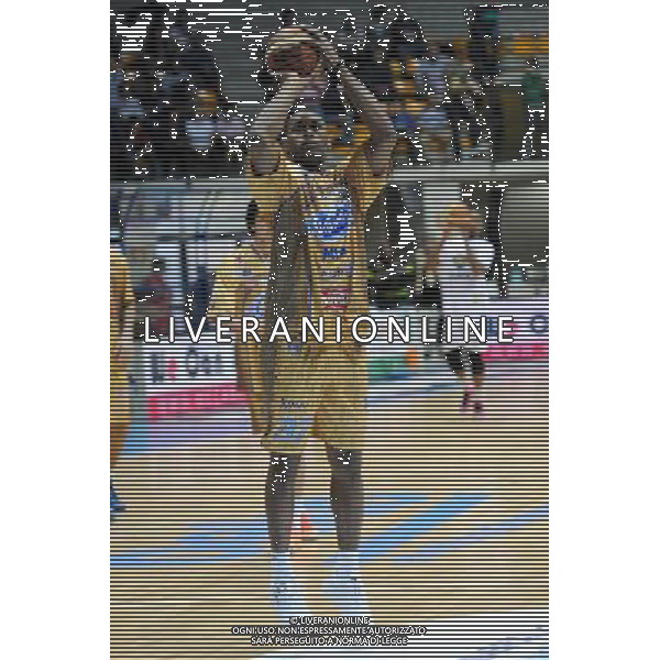 Desio (MB) 20-04-2015 Campionato Serie A Beko - 12¡ giornata di ritorno PalaDesio Acqua Vitasnella Cantu\' vs Vanoli Basket Cremona nella foto Metta World Peace (Cantu\') foto Roberto Garavaglia - ag. Aldo Liverani
