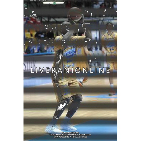 Desio (MB) 20-04-2015 Campionato Serie A Beko - 12¡ giornata di ritorno PalaDesio Acqua Vitasnella Cantu\' vs Vanoli Basket Cremona nella foto Metta World Peace (Cantu\') foto Roberto Garavaglia - ag. Aldo Liverani