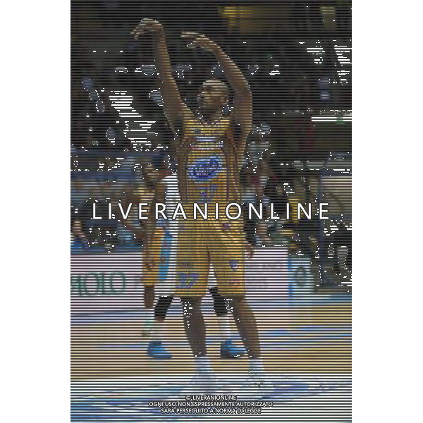 Desio (MB) 20-04-2015 Campionato Serie A Beko - 12¡ giornata di ritorno PalaDesio Acqua Vitasnella Cantu\' vs Vanoli Basket Cremona nella foto Metta World Peace (Cantu\') foto Roberto Garavaglia - ag. Aldo Liverani