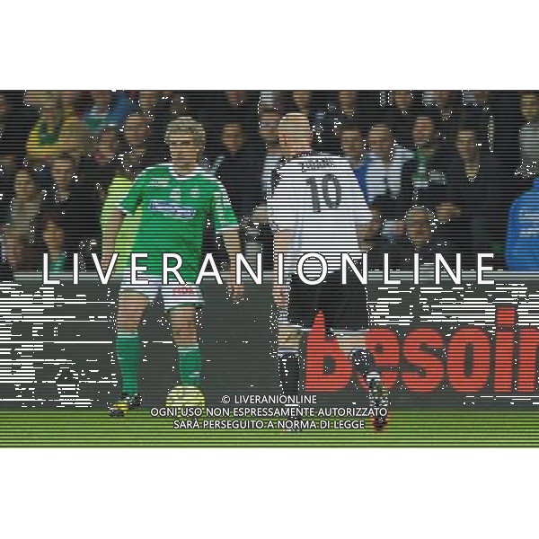 Dominique ROCHETEAU / Zinedine ZIDANE - 20.04.2015 - Match contre la Pauvrete - Saint Etienne Photo : Jean Paul Thomas / Icon Sport *** Local Caption *** AG ALDO LIVERANI SAS ONLY ITALY *** Local Caption *** AG ALDO LIVERANI SAS ONLY ITALY