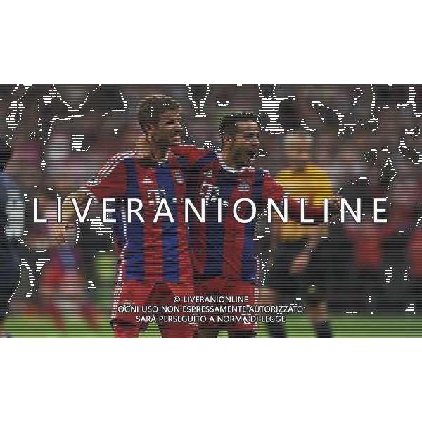firo Fu§ball,Fussball, 21.04.2015 Uefa Champions League, CL, Saison 2014/2015 Viertelfinale RŸckspiel, FC Bayern MŸnchen, Muenchen, FCB, - FC Porto, Jubel, jubeln, Gestik, Thomas MŸller, Mueller, Bayern, mit Thiago Alcantara do Nascimento, Bayern, $worldrightsEs gelten unsere AGB, einsehbar auf www.firosportphoto.de copyright by firo sportphoto: Coesfelder Str.207 48249 DŸlmen www.firosportphoto.de mail@firosportphoto.de (V o l k s b a n k B o c h u m - W i t t e n ) BLZ.: 430 601 29 Kt. Nr.: 341 117 100 Tel:Ê 02594 - 9916004 Fax:Ê02594 - 9916005 AG ALDO LIVERANI SAS ONLY ITALY