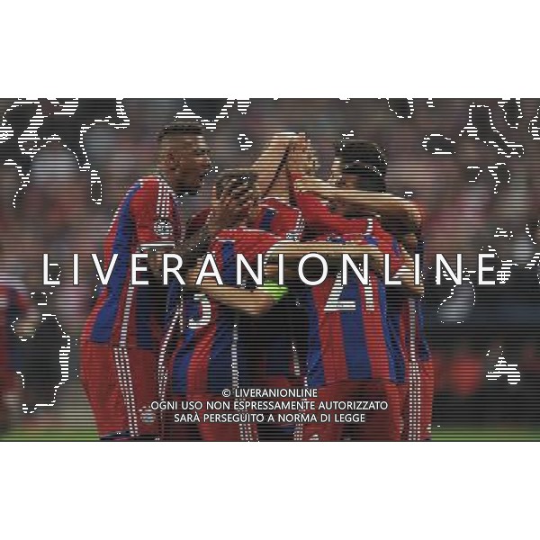 firo Fu§ball,Fussball, 21.04.2015 Uefa Champions League, CL, Saison 2014/2015 Viertelfinale RŸckspiel, FC Bayern MŸnchen, Muenchen, FCB, - FC Porto, Jubel, jubeln, Gestik, umThomas MŸller, Mueller, Bayern, $worldrightsEs gelten unsere AGB, einsehbar auf www.firosportphoto.de copyright by firo sportphoto: Coesfelder Str.207 48249 DŸlmen www.firosportphoto.de mail@firosportphoto.de (V o l k s b a n k B o c h u m - W i t t e n ) BLZ.: 430 601 29 Kt. Nr.: 341 117 100 Tel:Ê 02594 - 9916004 Fax:Ê02594 - 9916005 AG ALDO LIVERANI SAS ONLY ITALY