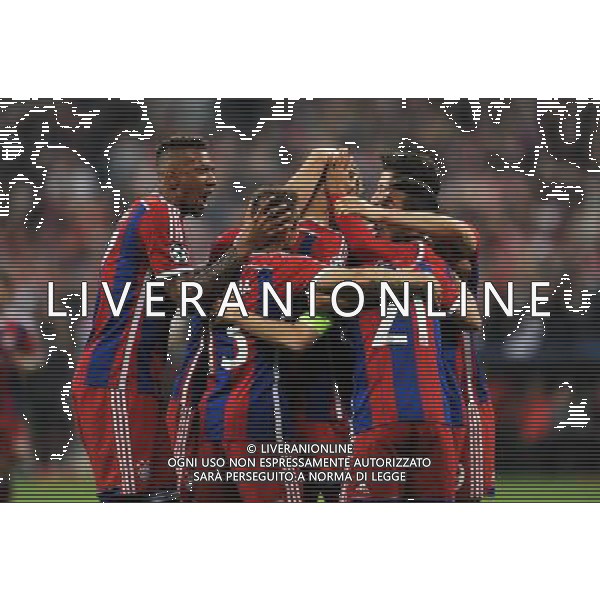 firo Fu§ball,Fussball, 21.04.2015 Uefa Champions League, CL, Saison 2014/2015 Viertelfinale RŸckspiel, FC Bayern MŸnchen, Muenchen, FCB, - FC Porto, Jubel, jubeln, Gestik, umThomas MŸller, Mueller, Bayern, $worldrightsEs gelten unsere AGB, einsehbar auf www.firosportphoto.de copyright by firo sportphoto: Coesfelder Str.207 48249 DŸlmen www.firosportphoto.de mail@firosportphoto.de (V o l k s b a n k B o c h u m - W i t t e n ) BLZ.: 430 601 29 Kt. Nr.: 341 117 100 Tel:Ê 02594 - 9916004 Fax:Ê02594 - 9916005 AG ALDO LIVERANI SAS ONLY ITALY
