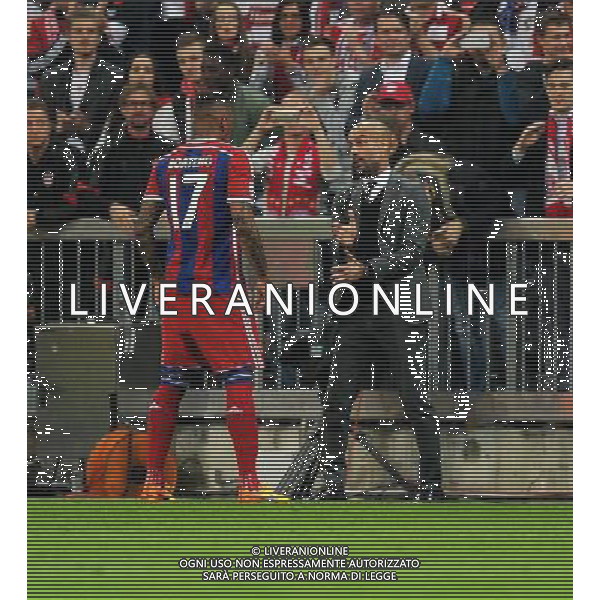 firo Fu§ball,Fussball, 21.04.2015 Uefa Champions League, CL, Saison 2014/2015 Viertelfinale RŸckspiel, FC Bayern MŸnchen, Muenchen, FCB, - FC Porto, ganze Figur, Gestik, Jerome Boateng, Bayern, rechts, Trainer, Bayern, Pep Guardiola, $worldrightsEs gelten unsere AGB, einsehbar auf www.firosportphoto.de copyright by firo sportphoto: Coesfelder Str.207 48249 DŸlmen www.firosportphoto.de mail@firosportphoto.de (V o l k s b a n k B o c h u m - W i t t e n ) BLZ.: 430 601 29 Kt. Nr.: 341 117 100 Tel:Ê 02594 - 9916004 Fax:Ê02594 - 9916005 AG ALDO LIVERANI SAS ONLY ITALY