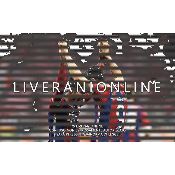 firo Fu§ball,Fussball, 21.04.2015 Uefa Champions League, CL, Saison 2014/2015 Viertelfinale RŸckspiel, FC Bayern MŸnchen, Muenchen, FCB, - FC Porto, Jubel, jubeln, Gestik, Robert Lewandowski, Bayern, mit, Thiago Alcantara do Nascimento, Bayern, $worldrightsEs gelten unsere AGB, einsehbar auf www.firosportphoto.de copyright by firo sportphoto: Coesfelder Str.207 48249 DŸlmen www.firosportphoto.de mail@firosportphoto.de (V o l k s b a n k B o c h u m - W i t t e n ) BLZ.: 430 601 29 Kt. Nr.: 341 117 100 Tel:Ê 02594 - 9916004 Fax:Ê02594 - 9916005 AG ALDO LIVERANI SAS ONLY ITALY