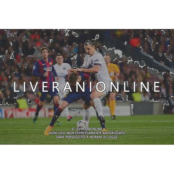 Zlatan IBRAHIMOVIC / Gerard PIQUE - 21.04.2015 - Barcelone / Paris Saint Germain - 1/4Finale Retour Champions League Photo : Dave Winter / Icon Sport AG ALDO LIVERANI SAS ONLY ITALY