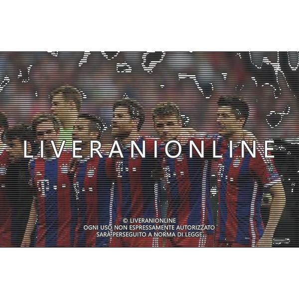 firo Fu§ball,Fussball, 21.04.2015 Uefa Champions League, CL, Saison 2014/2015 Viertelfinale RŸckspiel, FC Bayern MŸnchen, Muenchen, FCB, - FC Porto, 6 : 1, Jubel, jubeln, Gestik, Abschlu§jubel, FC Bayern, mit, Philipp Lahm, Bayern, Thiago Alcantara do Nascimento, Bayern, Xabi Alonso, Bayern, Thomas M\\'fcller, Mueller, Bayern,Robert Lewandowski, Bayern, $worldrightsEs gelten unsere AGB, einsehbar auf www.firosportphoto.de copyright by firo sportphoto: Coesfelder Str.207 48249 DŸlmen www.firosportphoto.de mail@firosportphoto.de (V o l k s b a n k B o c h u m - W i t t e n ) BLZ.: 430 601 29 Kt. Nr.: 341 117 100 Tel:Ê 02594 - 9916004 Fax:Ê02594 - 9916005 AG ALDO LIVERANI SAS ONLY ITALY