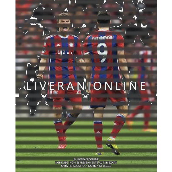 firo Fu§ball,Fussball, 21.04.2015 Uefa Champions League, CL, Saison 2014/2015 Viertelfinale RŸckspiel, FC Bayern MŸnchen, Muenchen, FCB, - FC Porto, 6 : 1, Abschlu§jubel, Thomas MŸller, Mueller, Bayern, Jubel, jubeln, Gestik, mit, Robert Lewandowski, Bayern, $worldrightsEs gelten unsere AGB, einsehbar auf www.firosportphoto.de copyright by firo sportphoto: Coesfelder Str.207 48249 DŸlmen www.firosportphoto.de mail@firosportphoto.de (V o l k s b a n k B o c h u m - W i t t e n ) BLZ.: 430 601 29 Kt. Nr.: 341 117 100 Tel:Ê 02594 - 9916004 Fax:Ê02594 - 9916005 AG ALDO LIVERANI SAS ONLY ITALY