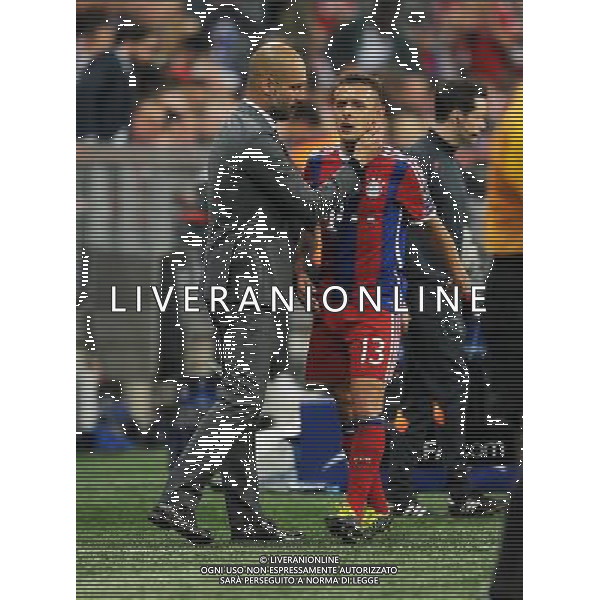 firo Fu§ball,Fussball, 21.04.2015 Uefa Champions League, CL, Saison 2014/2015 Viertelfinale RŸckspiel, FC Bayern MŸnchen, Muenchen, FCB, - FC Porto, 6 : 1, ganze Figur, Gestik, Trainer, Bayern, Pep Guardiola, mit Rafinha, Bayern, $worldrightsEs gelten unsere AGB, einsehbar auf www.firosportphoto.de copyright by firo sportphoto: Coesfelder Str.207 48249 DŸlmen www.firosportphoto.de mail@firosportphoto.de (V o l k s b a n k B o c h u m - W i t t e n ) BLZ.: 430 601 29 Kt. Nr.: 341 117 100 Tel:Ê 02594 - 9916004 Fax:Ê02594 - 9916005 AG ALDO LIVERANI SAS ONLY ITALY