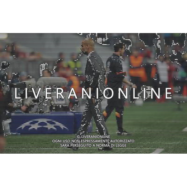 firo Fu§ball,Fussball, 21.04.2015 Uefa Champions League, CL, Saison 2014/2015 Viertelfinale RŸckspiel, FC Bayern MŸnchen, Muenchen, FCB, - FC Porto, 6 : 1, ganze Figur, Gestik, Trainer, Bayern, Pep Guardiola, mit zerrissener Hose, $worldrightsEs gelten unsere AGB, einsehbar auf www.firosportphoto.de copyright by firo sportphoto: Coesfelder Str.207 48249 DŸlmen www.firosportphoto.de mail@firosportphoto.de (V o l k s b a n k B o c h u m - W i t t e n ) BLZ.: 430 601 29 Kt. Nr.: 341 117 100 Tel:Ê 02594 - 9916004 Fax:Ê02594 - 9916005 AG ALDO LIVERANI SAS ONLY ITALY