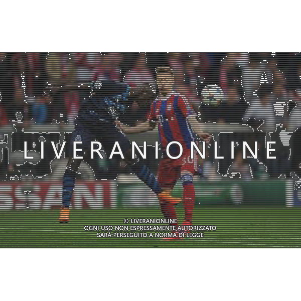 firo Fu§ball,Fussball, 21.04.2015 Uefa Champions League, CL, Saison 2014/2015 Viertelfinale RŸckspiel, FC Bayern MŸnchen, Muenchen, FCB, - FC Porto, 6 : 1, Zweikampf, Mitchell Weiser, Bayern, gegen Bruno Martins Indi, FC Porto, $worldrightsEs gelten unsere AGB, einsehbar auf www.firosportphoto.de copyright by firo sportphoto: Coesfelder Str.207 48249 DŸlmen www.firosportphoto.de mail@firosportphoto.de (V o l k s b a n k B o c h u m - W i t t e n ) BLZ.: 430 601 29 Kt. Nr.: 341 117 100 Tel:Ê 02594 - 9916004 Fax:Ê02594 - 9916005 AG ALDO LIVERANI SAS ONLY ITALY
