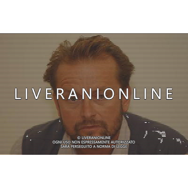 MILANO 9/7/2003 LIBRERIA FELTRINELLI DI VIA MANZONI, 12 PRESENTAZIONE DEL LIBRO: \'BAGDAD CAFE\' DI LORENZO CREMONESE INVIATO DEL CORRIRE DELLA SERA NELLA FOTO LORENZO CREMONESI FOTO MARIO ROMANO/AG. ALDO LIVERANI