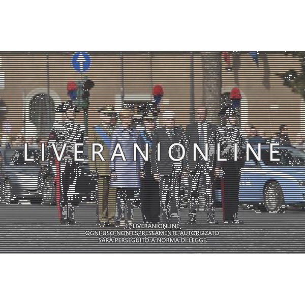 Cerimonia al Vittoriano per le celebrazioni dei 70 anni della Liberazione con la deposizione della corona d\'alloro all\'Altare della Patria a Roma 25 Aprile 2015 nella foto Sergio Mattarella e Roberta Pinotti ©Corradetti/Agenzia Aldo Liverani Sas
