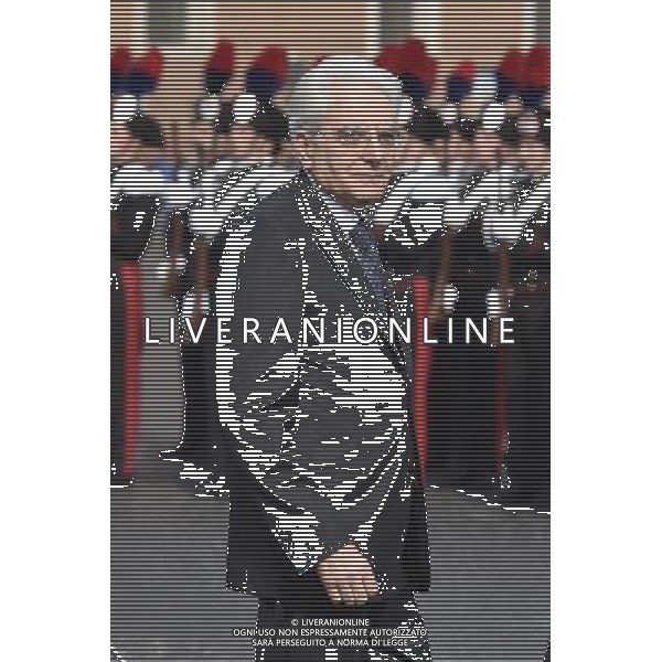 Cerimonia al Vittoriano per le celebrazioni dei 70 anni della Liberazione con la deposizione della corona d\'alloro all\'Altare della Patria a Roma 25 Aprile 2015 nella foto Sergio Mattarella ©Corradetti/Agenzia Aldo Liverani Sas