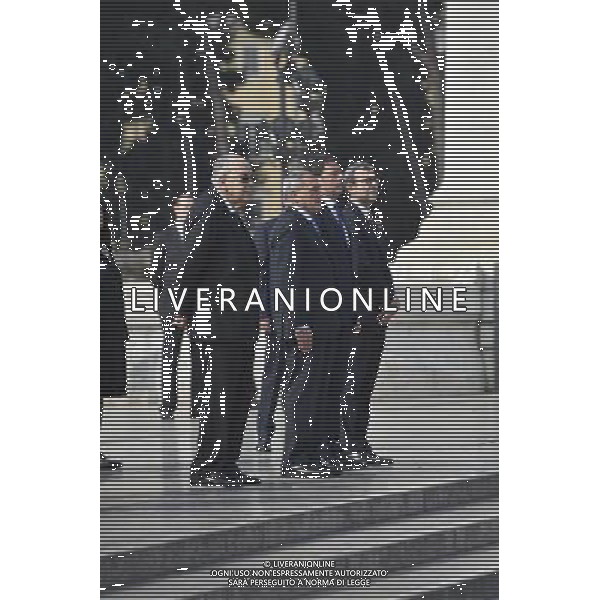 Cerimonia al Vittoriano per le celebrazioni dei 70 anni della Liberazione con la deposizione della corona d\'alloro all\'Altare della Patria a Roma 25 Aprile 2015 nella foto Pietro Grasso e Matteo Renzi ©Corradetti/Agenzia Aldo Liverani Sas
