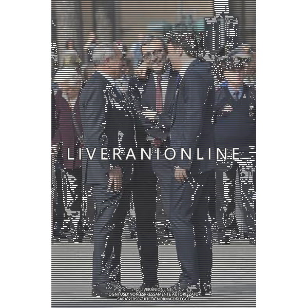 Cerimonia al Vittoriano per le celebrazioni dei 70 anni della Liberazione con la deposizione della corona d\'alloro all\'Altare della Patria a Roma 25 Aprile 2015 nella foto Pietro Grasso e Matteo Renzi ©Corradetti/Agenzia Aldo Liverani Sas