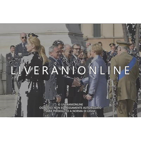 Cerimonia al Vittoriano per le celebrazioni dei 70 anni della Liberazione con la deposizione della corona d\'alloro all\'Altare della Patria a Roma 25 Aprile 2015 nella foto Pietro Grasso e Matteo Renzi con Sergio Mattarella e Roberta Pinotti ©Corradetti/Agenzia Aldo Liverani Sas