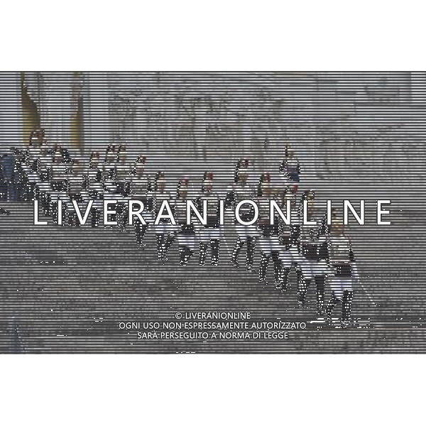 Cerimonia al Vittoriano per le celebrazioni dei 70 anni della Liberazione con la deposizione della corona d\'alloro all\'Altare della Patria a Roma 25 Aprile 2015 nella foto i Corazzieri ©Corradetti/Agenzia Aldo Liverani Sas