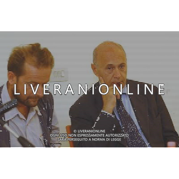 MILANO 9/7/2003 LIBRERIA FELTRINELLI DI VIA MANZONI, 12 PRESENTAZIONE DEL LIBRO: \'BAGDAD CAFE\' DI LORENZO CREMONESE INVIATO DEL CORRIRE DELLA SERA NELLA FOTO LORENZO CREMONESI E PAOLO MIELI FOTO MARIO ROMANO/AG. ALDO LIVERANI