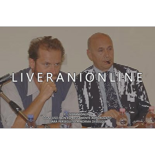 MILANO 9/7/2003 LIBRERIA FELTRINELLI DI VIA MANZONI, 12 PRESENTAZIONE DEL LIBRO: \'BAGDAD CAFE\' DI LORENZO CREMONESE INVIATO DEL CORRIRE DELLA SERA NELLA FOTO LORENZO CREMONESI E PAOLO MIELI FOTO MARIO ROMANO/AG. ALDO LIVERANI