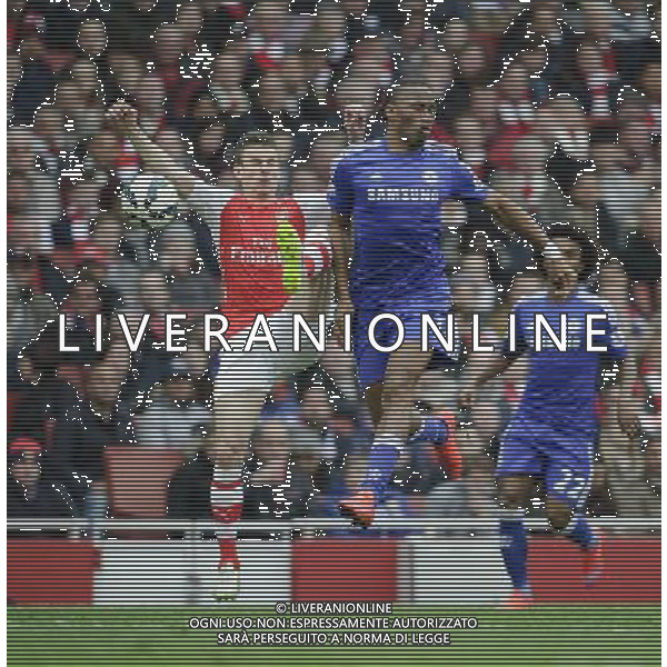 Chelsea\'s Didier Drogba battles with Arsenal\'s Laurent Koscielny Photographer Ashley Western/CameraSport Football - Barclays Premiership - Arsenal v Chelsea - Sunday 26th April 2015 - Emirates Stadium - London © CameraSport - 43 Linden Ave. Countesthorpe. Leicester. England. LE8 5PG - Tel: +44 (0) 116 277 4147 - admin@camerasport.com - www.camerasport.com /Agenzia Aldo Liverani Sas - ITALY ONLY - EDITORIAL USE ONLY