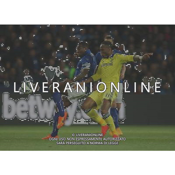 Leicester City\'s Wes Morgan (L) and Chelsea\'s Didier Drogba in action during todays match Photographer Jack Phillips/CameraSport Football - Barclays Premiership - Leicester City v Chelsea - Wednesday 29th April 2015 - King Power Stadium - Leicester © CameraSport - 43 Linden Ave. Countesthorpe. Leicester. England. LE8 5PG - Tel: +44 (0) 116 277 4147 - admin@camerasport.com - www.camerasport.com /Agenzia Aldo Liverani sas - ITALY ONLY - EDITORIAL USE ONLY