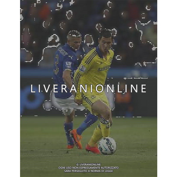 Chelsea\'s Eden Hazard (R) in action during todays match Photographer Jack Phillips/CameraSport Football - Barclays Premiership - Leicester City v Chelsea - Wednesday 29th April 2015 - King Power Stadium - Leicester © CameraSport - 43 Linden Ave. Countesthorpe. Leicester. England. LE8 5PG - Tel: +44 (0) 116 277 4147 - admin@camerasport.com - www.camerasport.com /Agenzia Aldo Liverani sas - ITALY ONLY - EDITORIAL USE ONLY