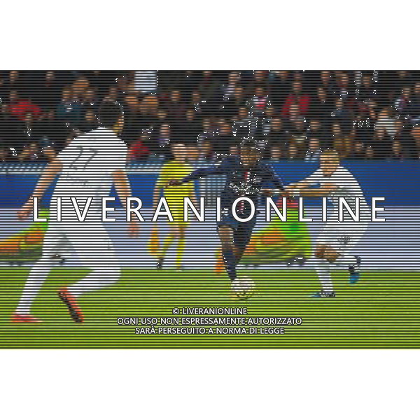 Blaise MATUIDI / Ahmed KASHI - 28.04.2015 - Paris Saint Germain / Metz - Match en retard - 32eme journee Ligue 1 Photo : Nolwenn Le Gouic / Icon Sport AG ALDO LIVERANI SAS ONLY ITALY